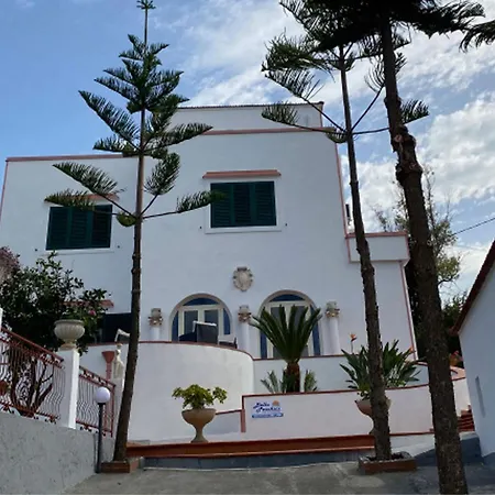 לינה וארוחת בוקר Bella 3*